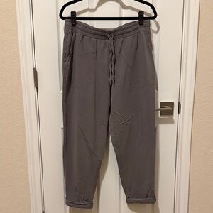 Life Is Good Women's Gray Cropped Lounge Pants